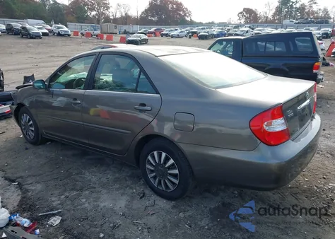 2004 Toyota Camry Le z USA, uszkodzony, nr VIN 4T1BE32K44U874405